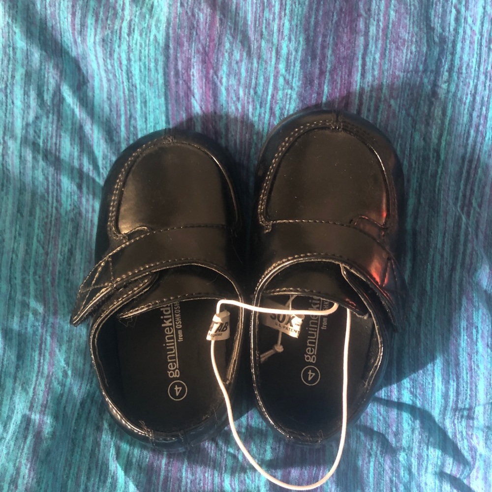 OshKosh Infant Dress Shoes Size 4